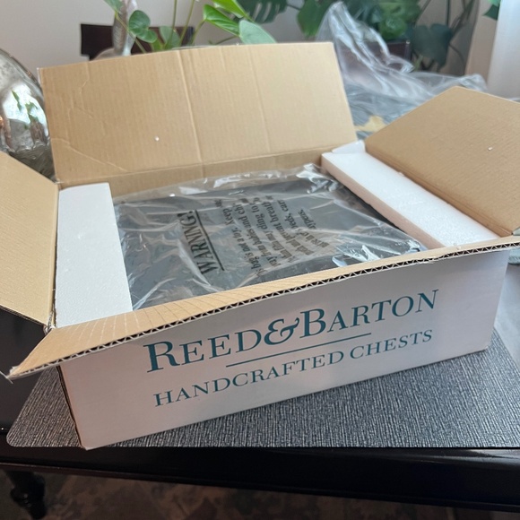 Reed & Barton silverware chest - Picture 3 of 5